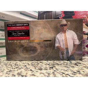 Garth Brooks The Limited Series 7 CD Boxed Set & Collectors Book NIB